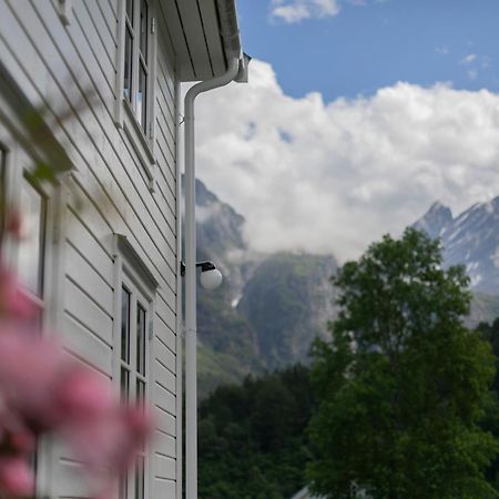 Villa Ostigard 1810 à Åndalsnes Extérieur photo